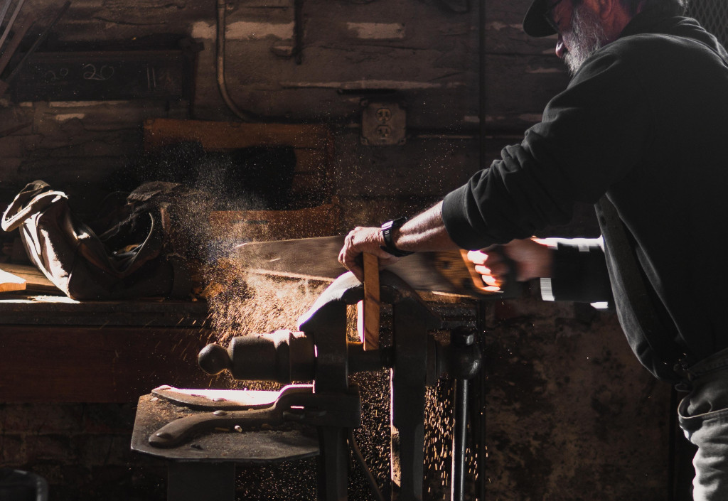 Using A Bench Grinder For Woodworking