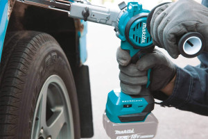 Makita XSB01Z 18V LXT® Lithium-Ion Brushless Cordless 3/8″ x 21″ Detail Belt Sander Review