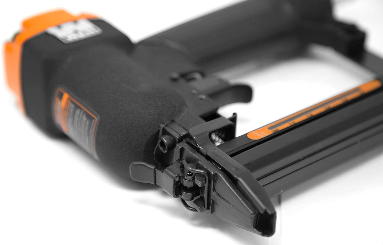 WEN 61711 18-Gauge 3/8-Inch to 1-Inch Air-Powered 1/4-Inch Narrow Crown Pneumatic Stapler , Black