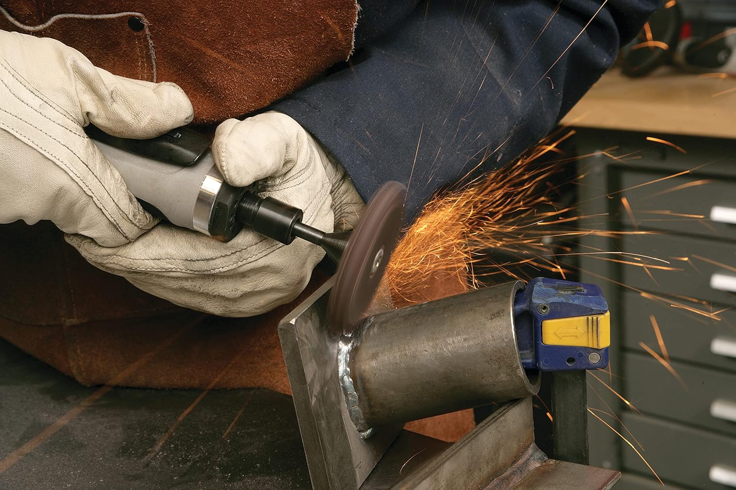 3M Die Grinder - .5 HP Steel Motor - 4,000 RPM - Sanding, Finishing, and Polishing - Air Powered Tool - Straight Shaft - 1/4 Collet - 28332