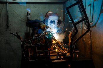 Understanding the Relationship Between Speed and Material Removal in Variable Speed Die Grinders